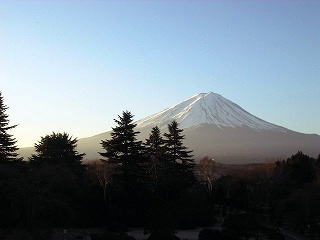 河口湖からの黎明富士の写真です。